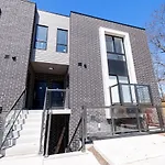Luxury & Comfy Apartment, Mins Drive To All Niagara Falls Attraction