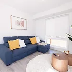 Luxury & Comfy Apartment, Mins Drive To All Niagara Falls Attraction