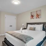 Luxury Niagara 3 Bdr Townhouse /Garage