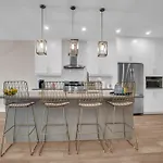 Luxury Niagara 3 Bdr Townhouse /Garage