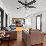 Beautiful Home, A Few Minutes To The Waterfall And Attractions