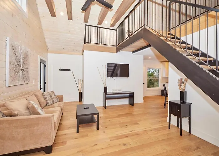 Riverview Executive Home A