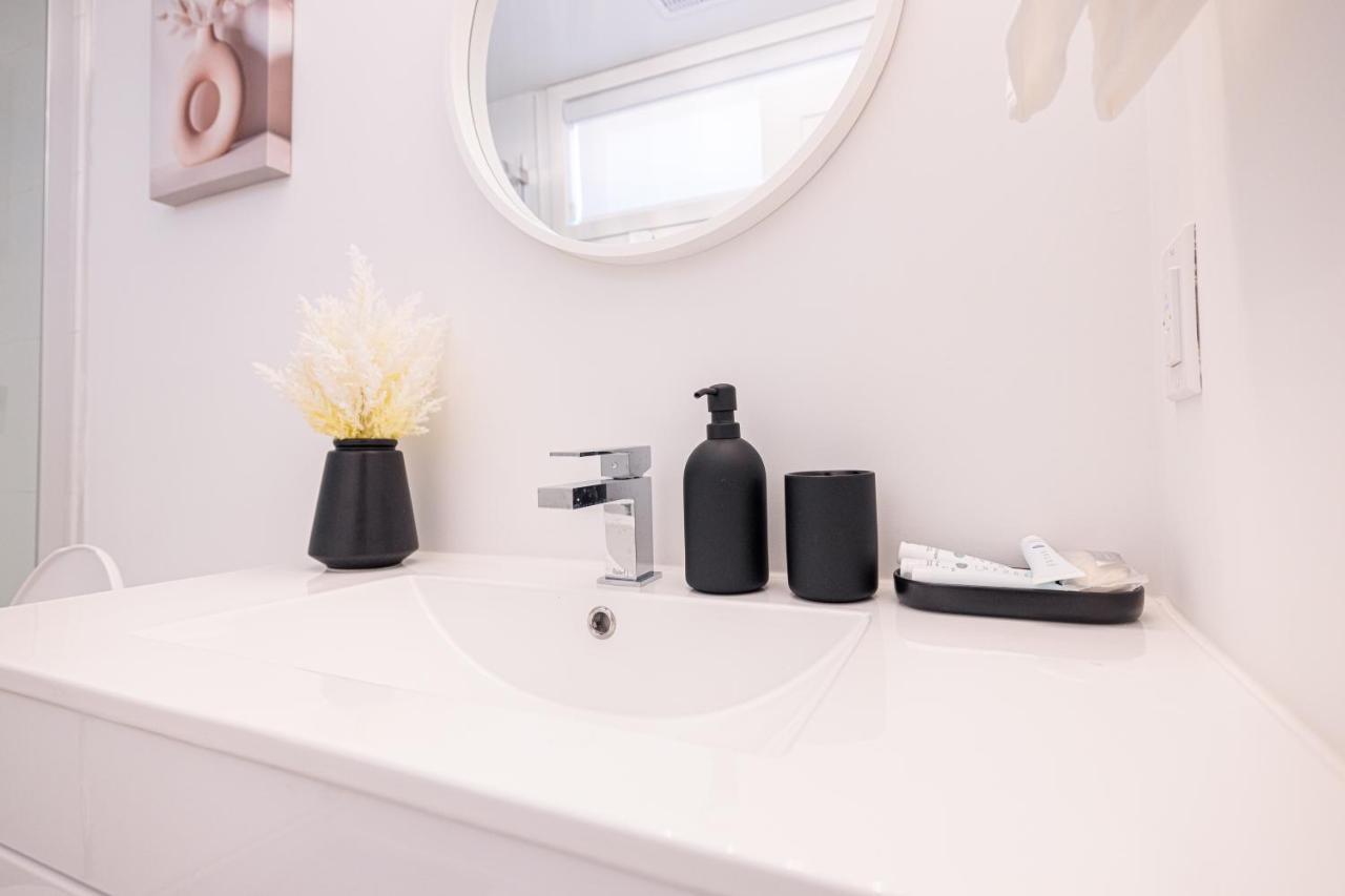 Luxury & Comfy Apartment, Mins Drive To Attraction Niagara Falls