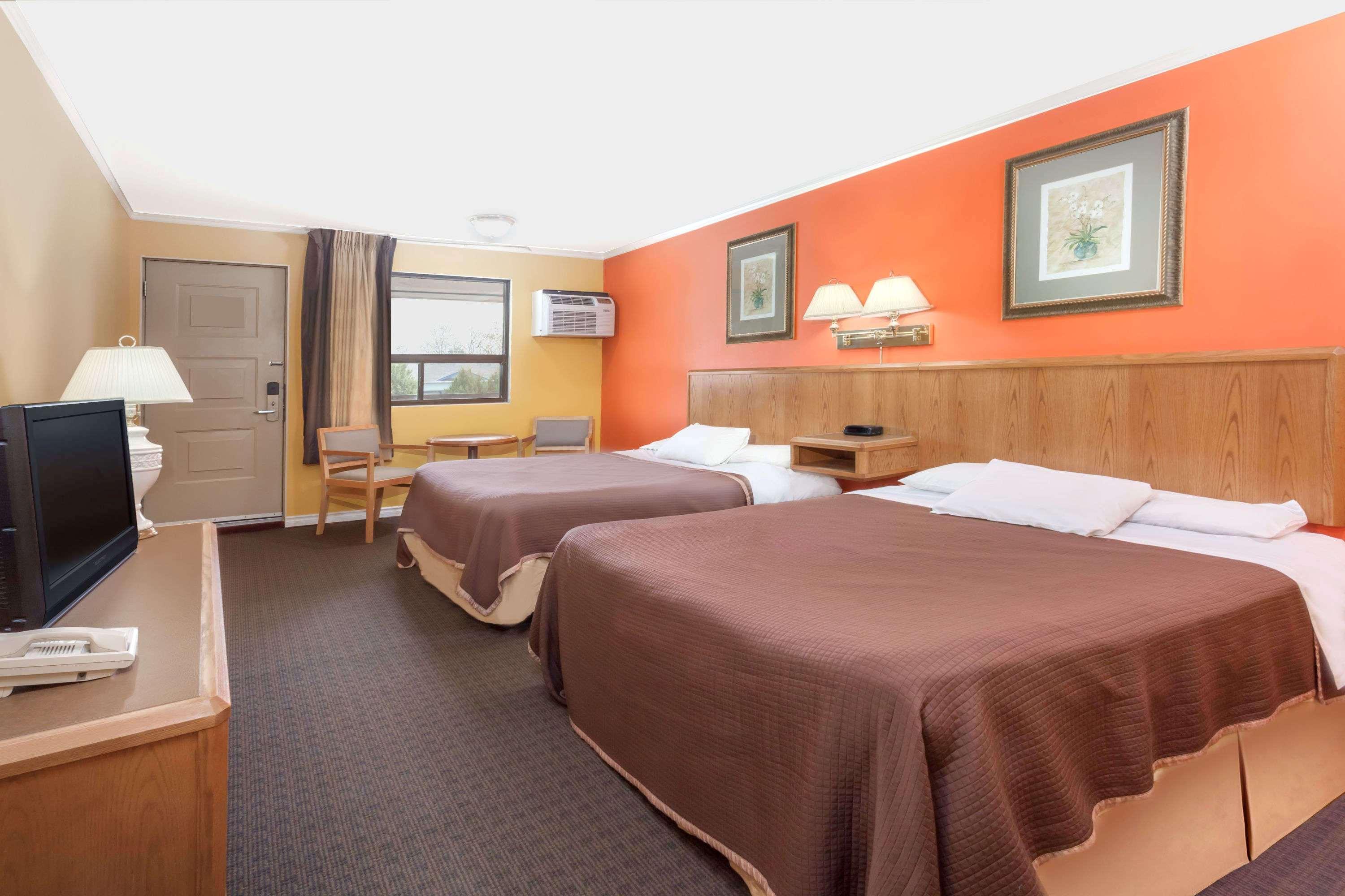 Howard Johnson By Wyndham
