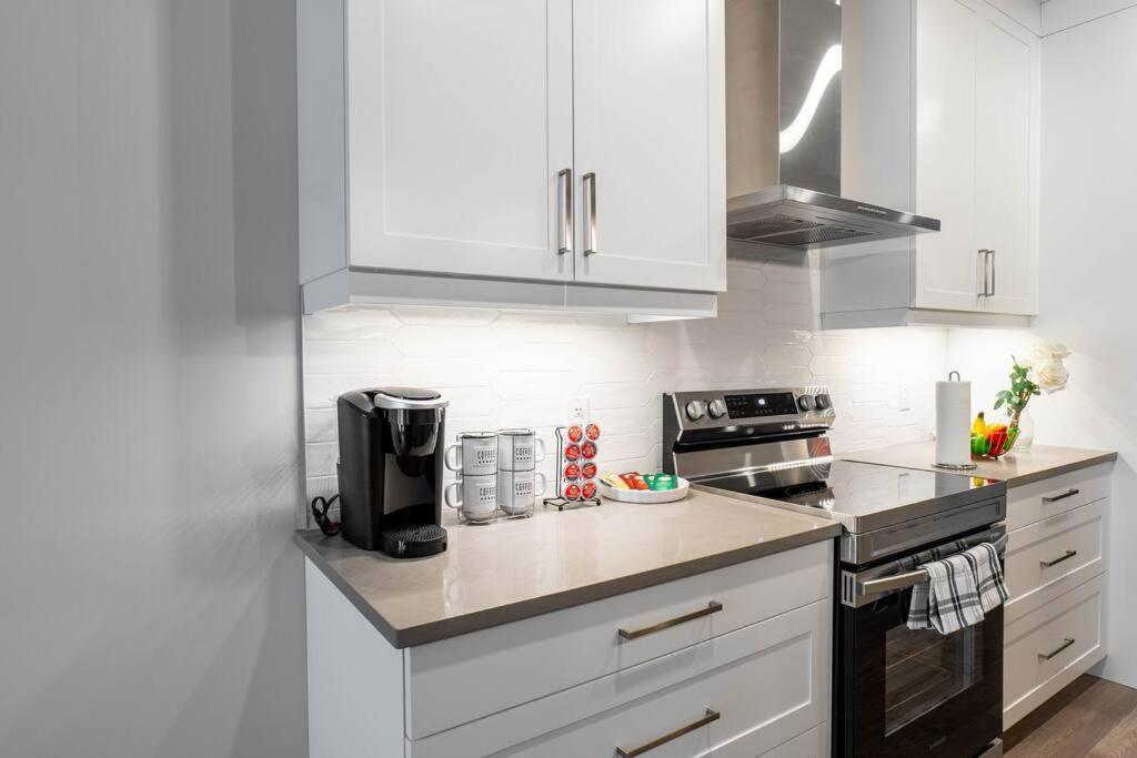 Luxury 3 Bdr Townhouse /garage *