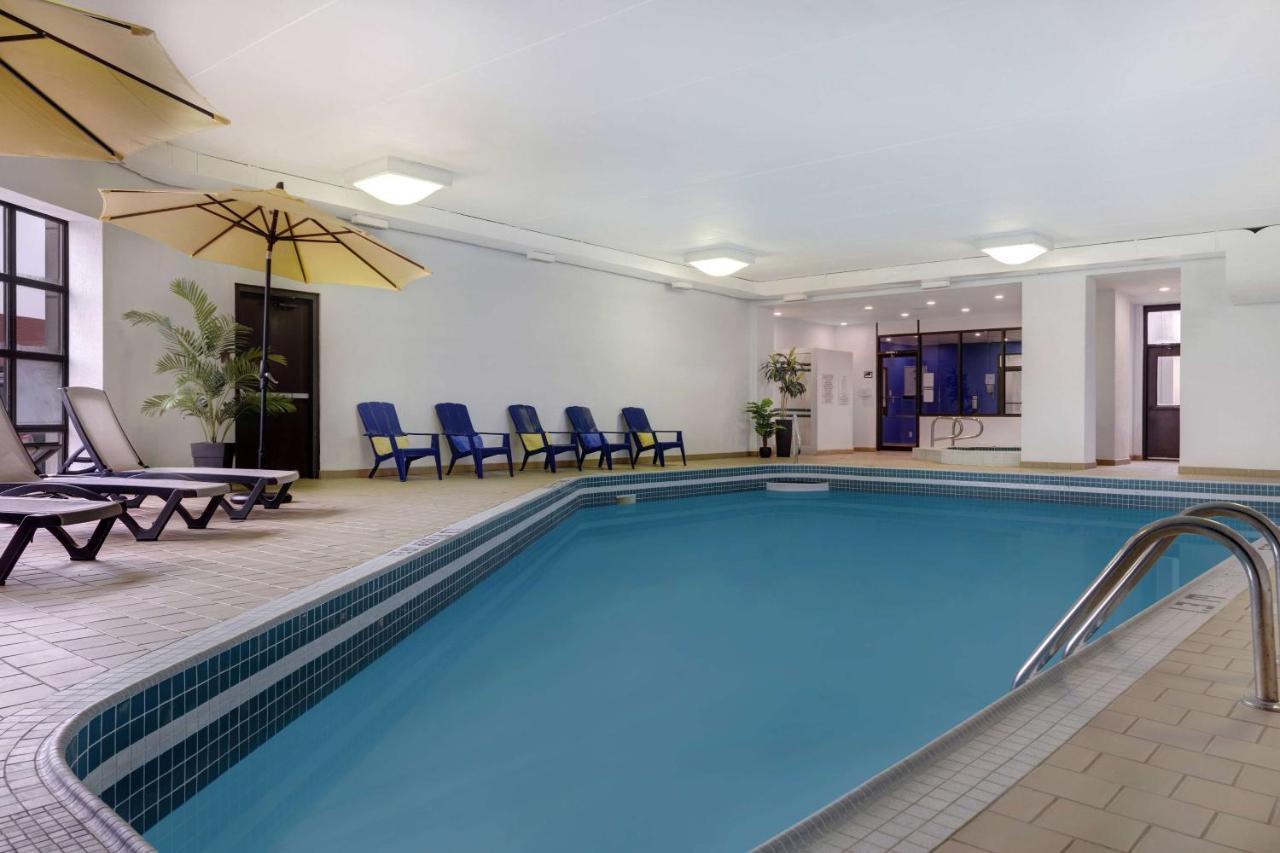 Hotel Days By Wyndham Near The Falls Niagara Falls
