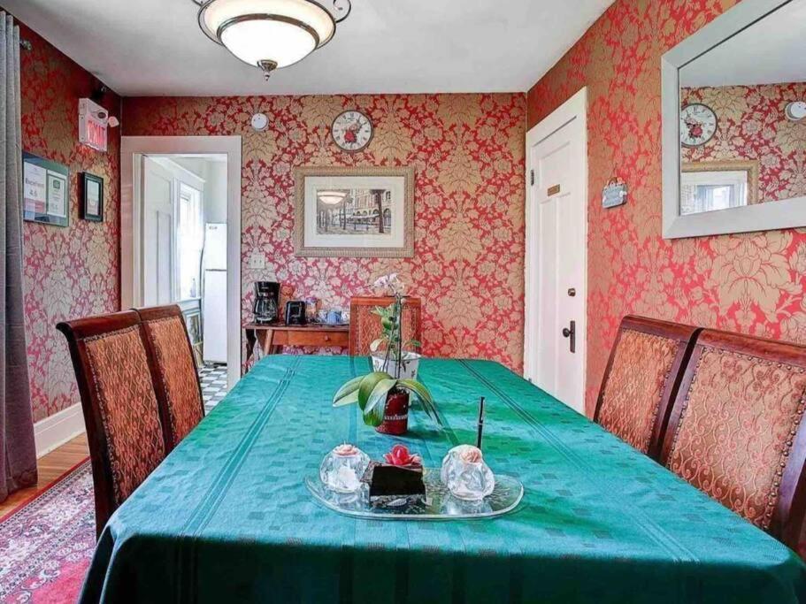 Adorable 2-bedroom Unit With Jacuzzi Beside Falls Holiday home