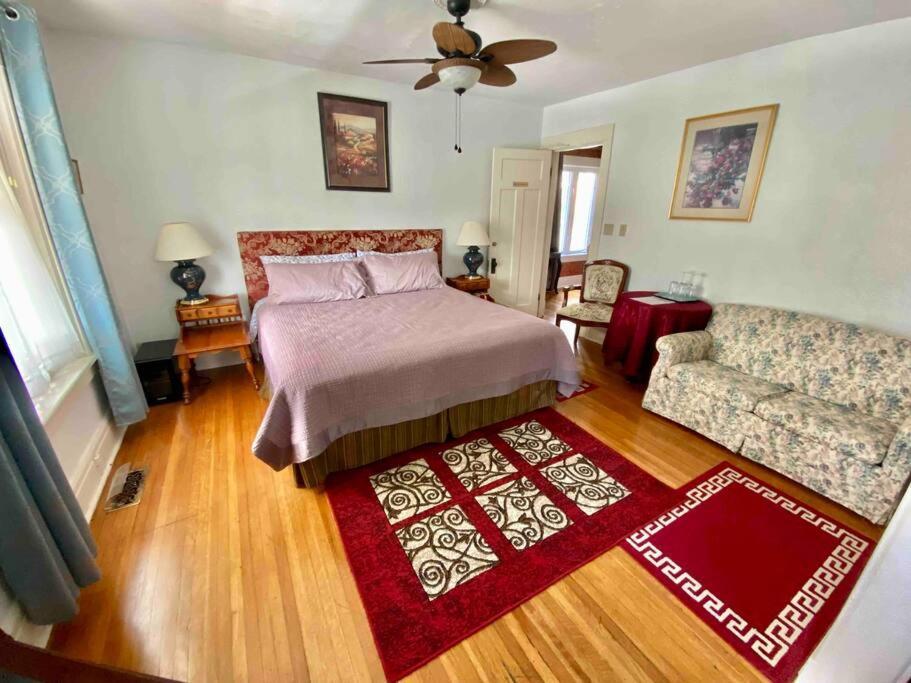 Adorable 2-bedroom Unit With Jacuzzi Beside Falls Niagara Falls