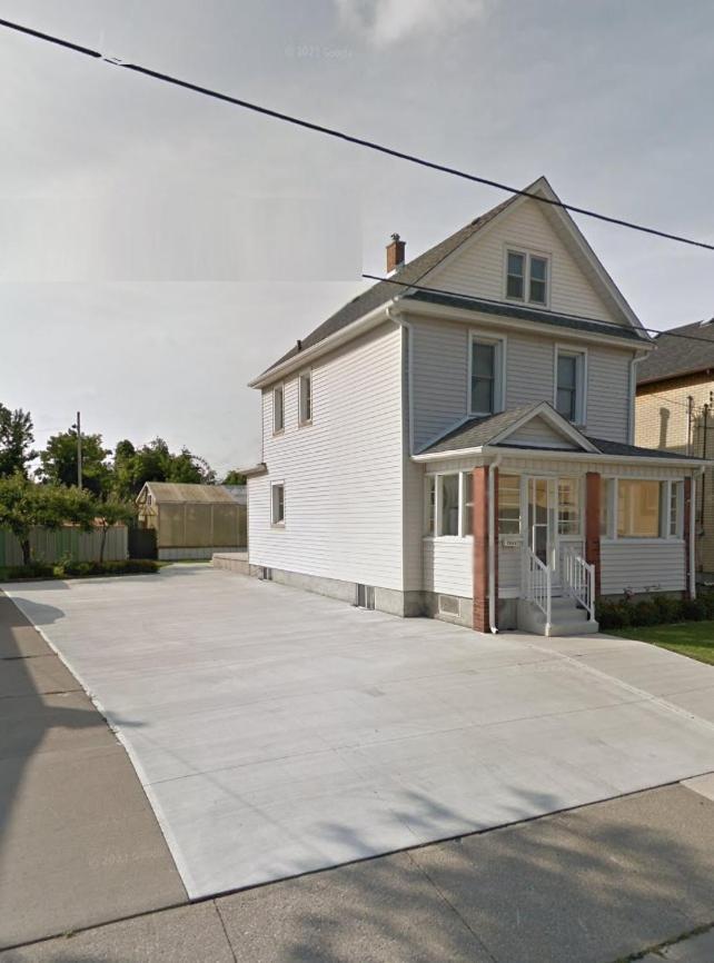 Holiday home Ultra Close To Clifton Hill And The Falls & Wonderful Free Breakfast Delivered Daily Niagara Falls