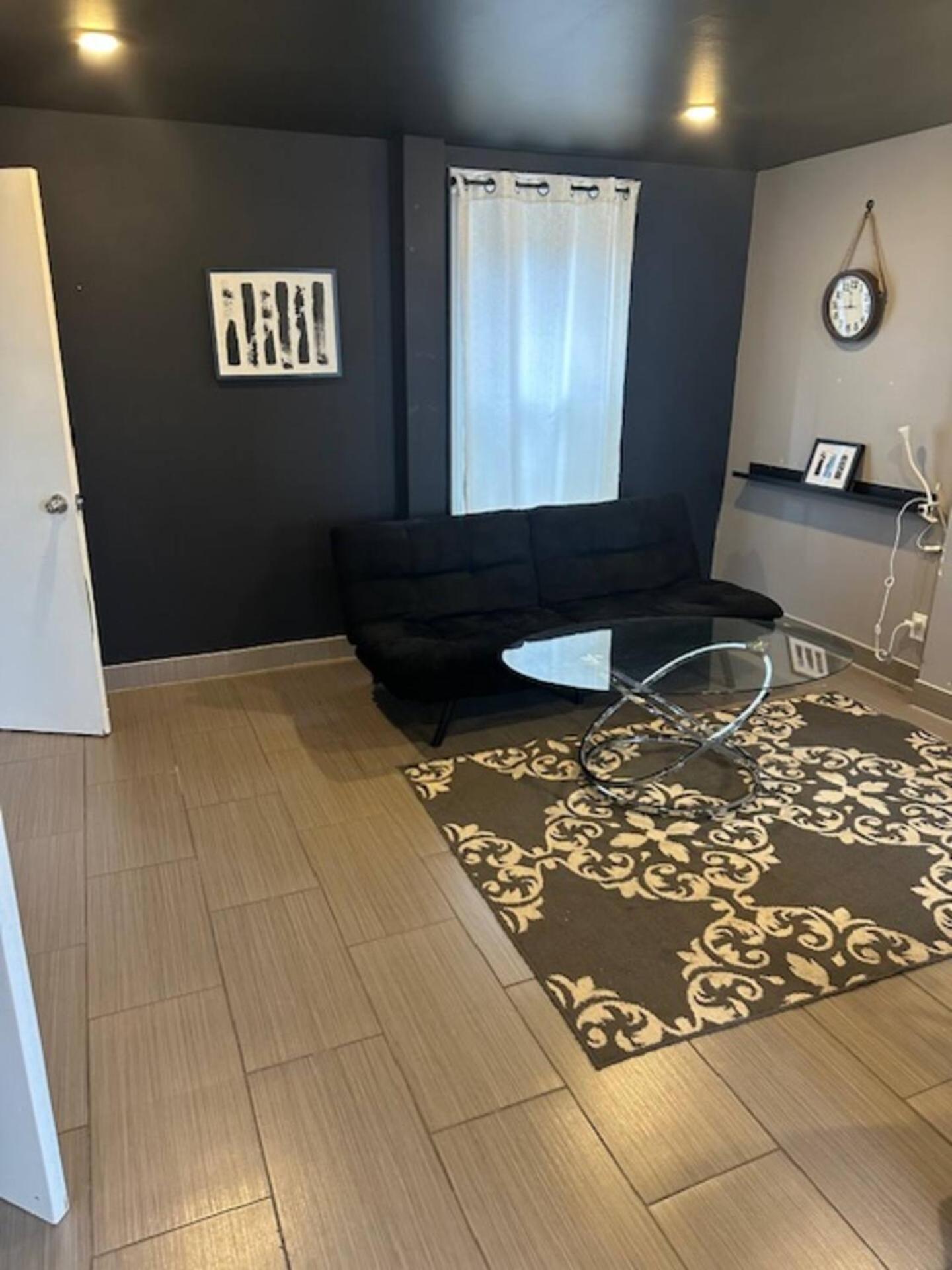 Away From 2bd Niagara Falls