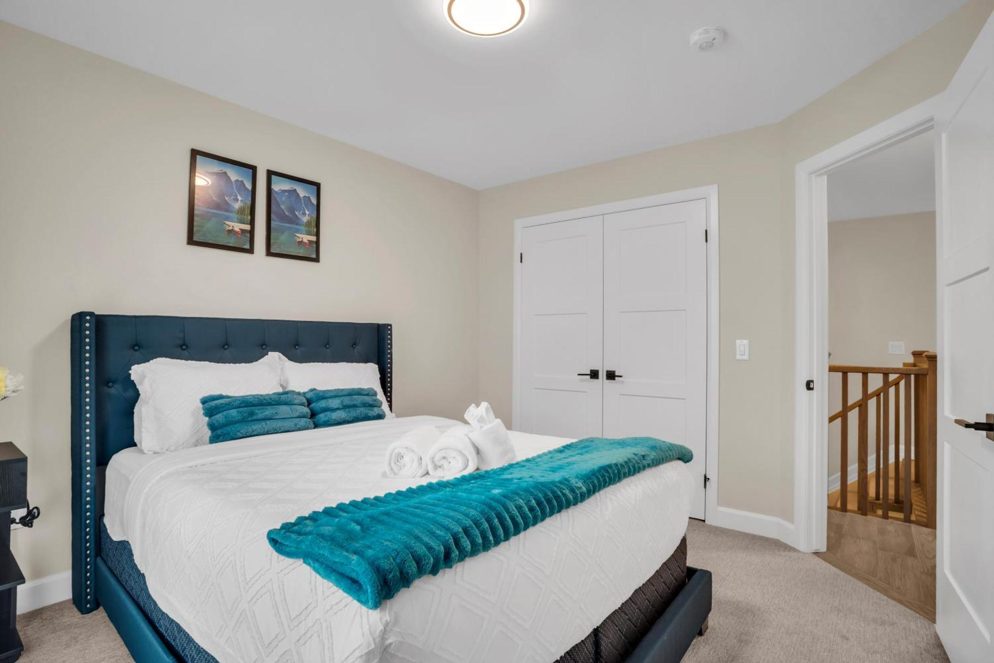 Apartment Luxury 3 Bdr Townhouse /garage *