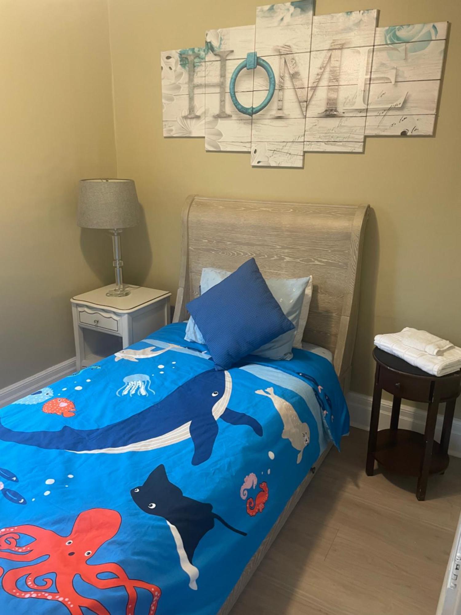 Ultra Close To Clifton Hill And The Falls & Wonderful Free Breakfast Delivered Daily Holiday home *