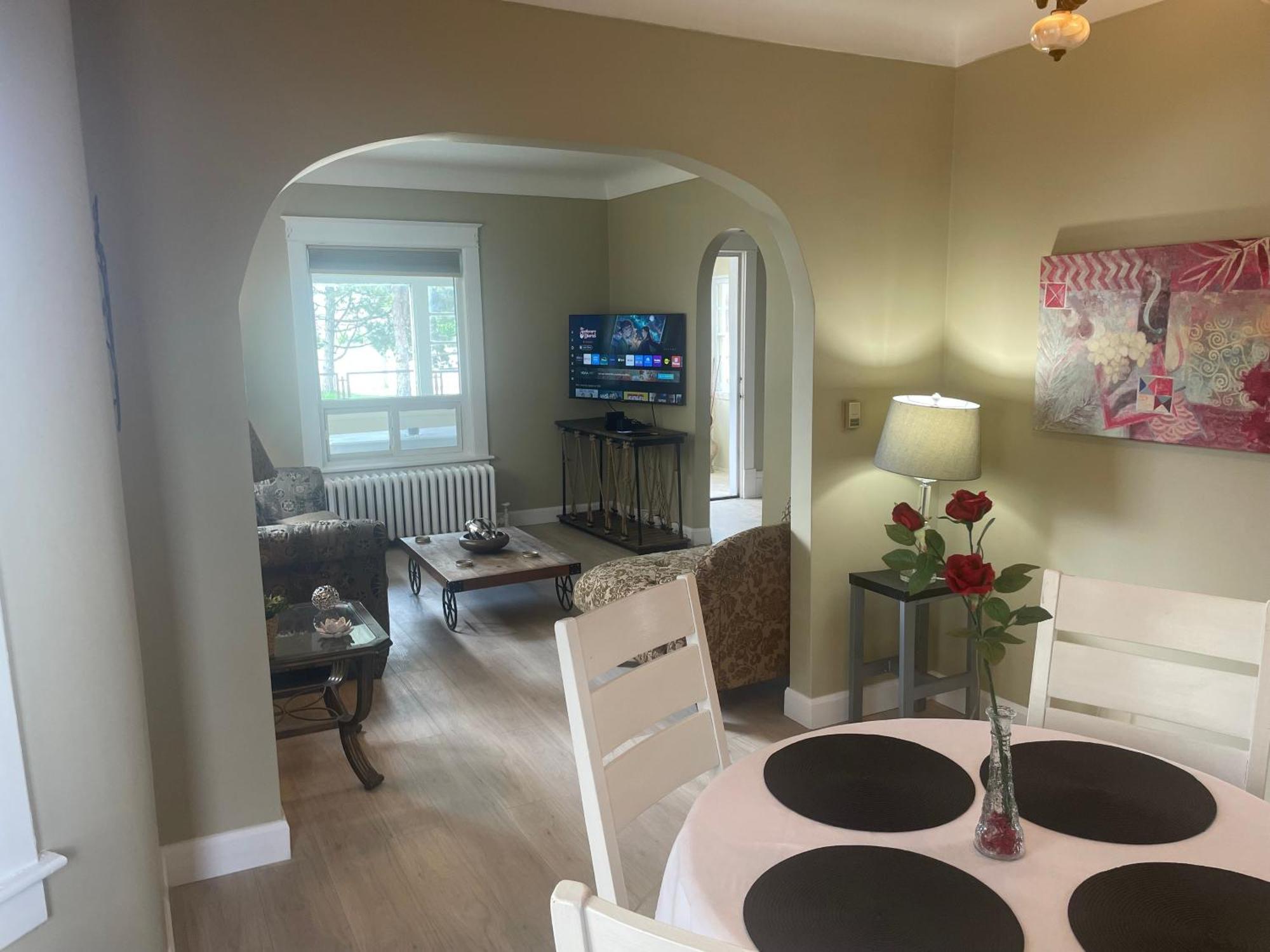 Holiday home Ultra Close To Clifton Hill And The Falls & Wonderful Free Breakfast Delivered Daily *