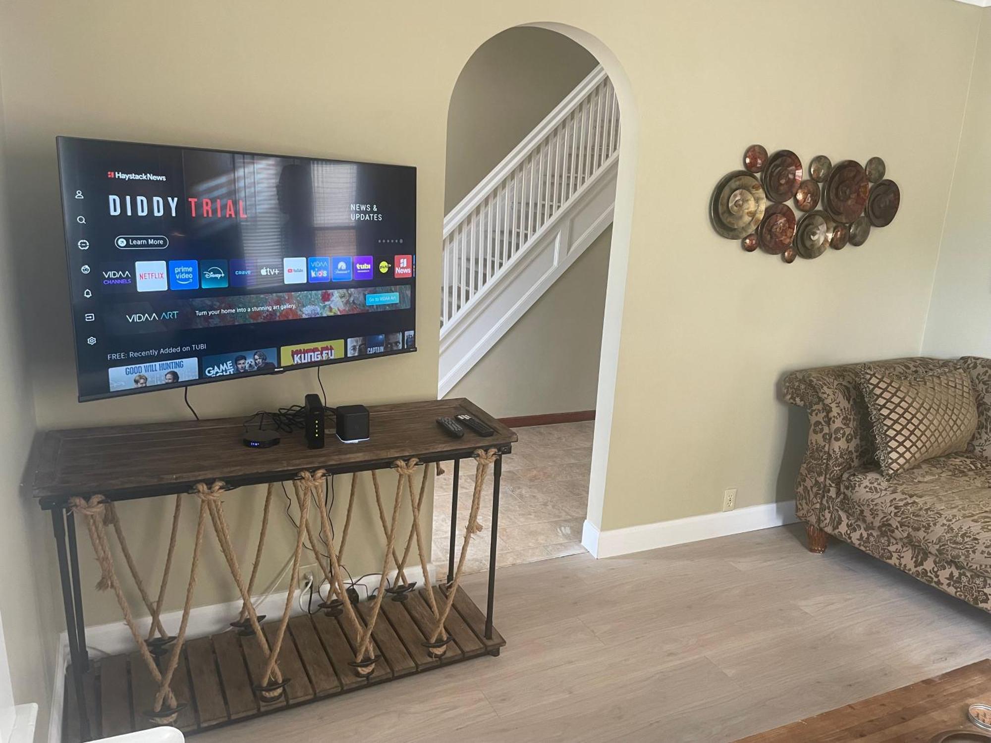 Holiday home Ultra Close To Clifton Hill And The Falls & Wonderful Free Breakfast Delivered Daily Niagara Falls