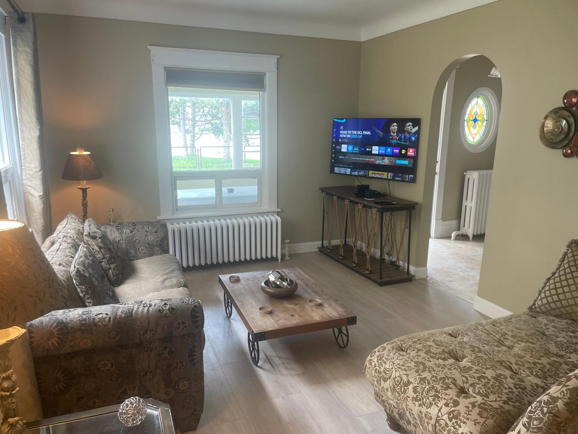 Holiday home Ultra Close To Clifton Hill And The Falls & Wonderful Free Breakfast Delivered Daily