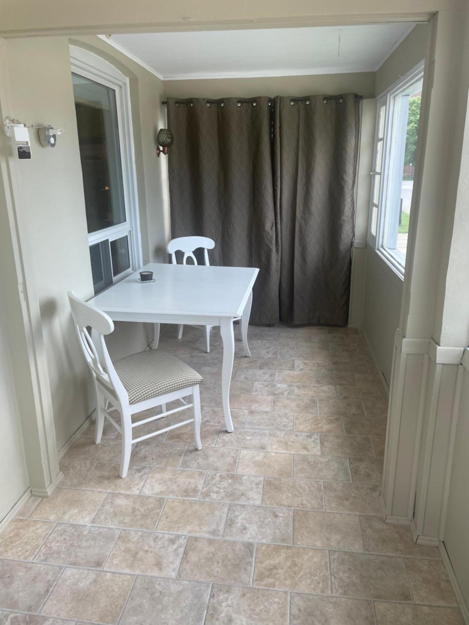 Holiday home Ultra Close To Clifton Hill And The Falls & Wonderful Free Breakfast Delivered Daily Niagara Falls