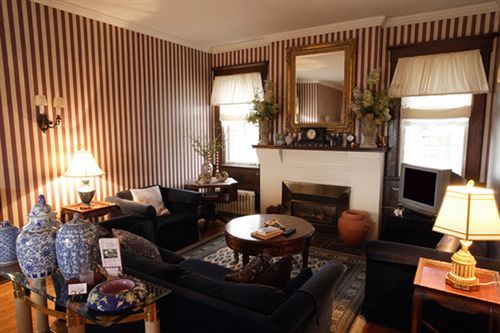 Lion's Head Bed & Breakfast 5*
