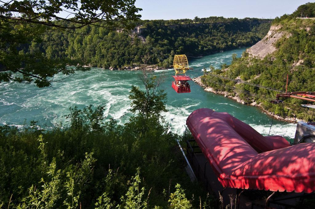 Hotel River Rapids