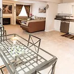 Fallsview Family Home