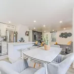Cheerful 3 Bedroom House
