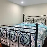 Niagara Contemporary Stay