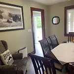 Peaceful Residence On Palmer Ave - Close To The Falls & Complimentary Breakfast Delivered Daily To The Rental