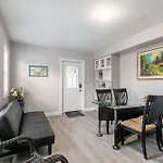 Beautiful Renovated Home 3 Mins Drive To Fall