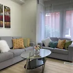 Luxury Cottage With King Bed Private Yard Bbq Deck Gazebo-4 Minutes To The Falls