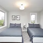 Clifton Hill Condos 3B
