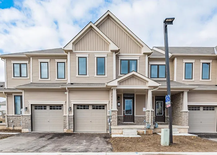 Luxury Town Close To Fairview Casino In Niagra Falls