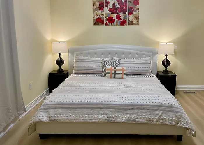 Luxury Cottage With King Bed Private Yard Bbq Deck Gazebo-4 Minutes To The Falls
