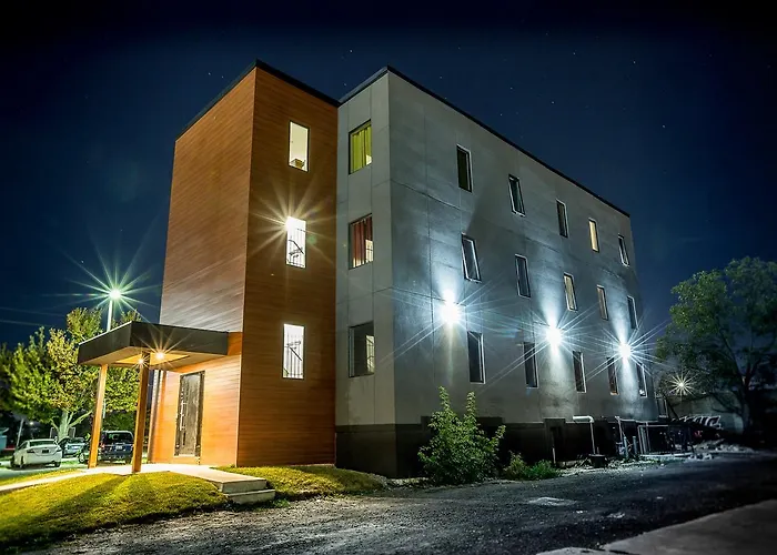 Clifton Hill Condos 3B