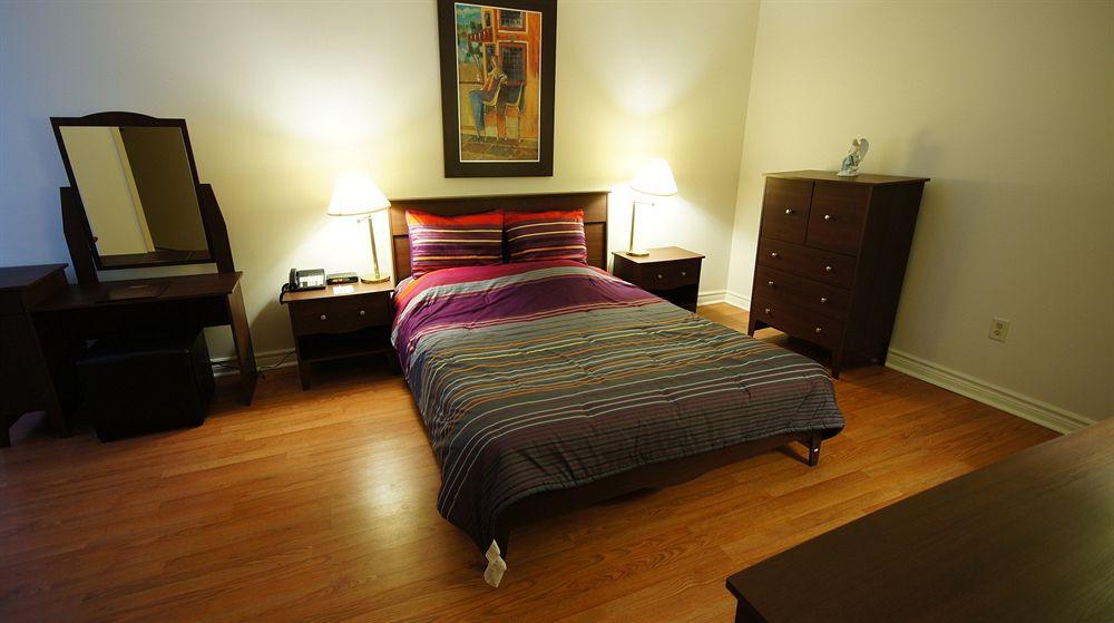 Peninsula Hotel 3*