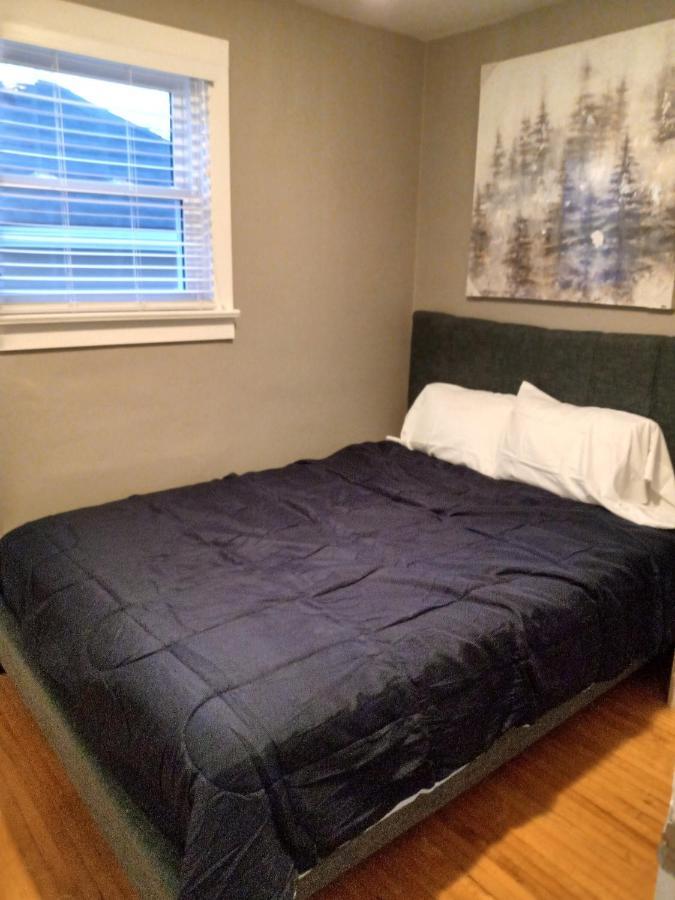 Toronto Furnished Living- *