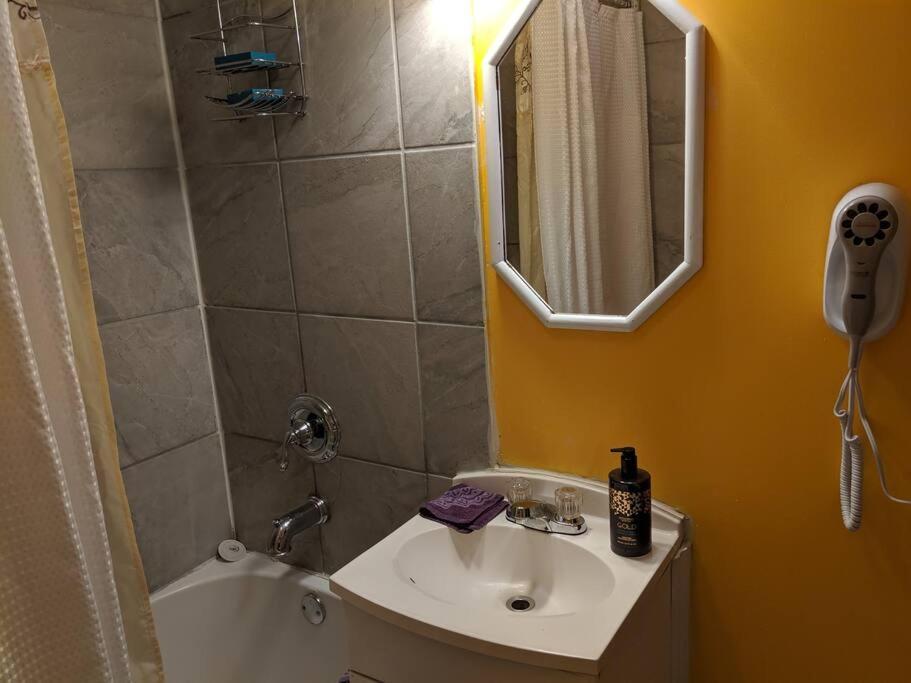 Apartment Gigi's Oasis By The Falls Niagara Falls