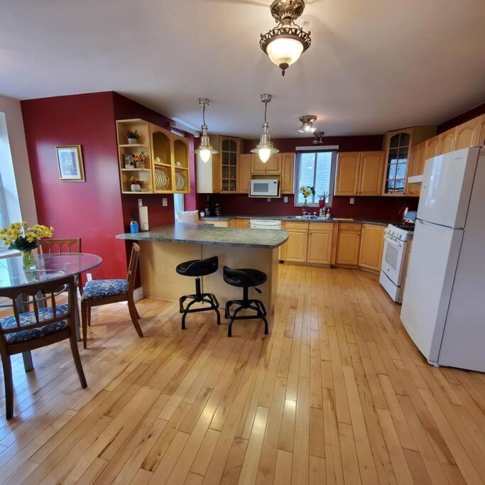 Garden 2 Storey House Holiday home Niagara Falls