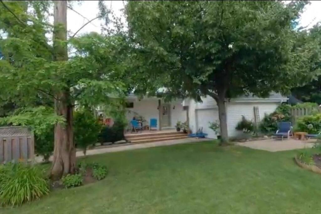 Holiday home Garden 2 Storey House Niagara Falls