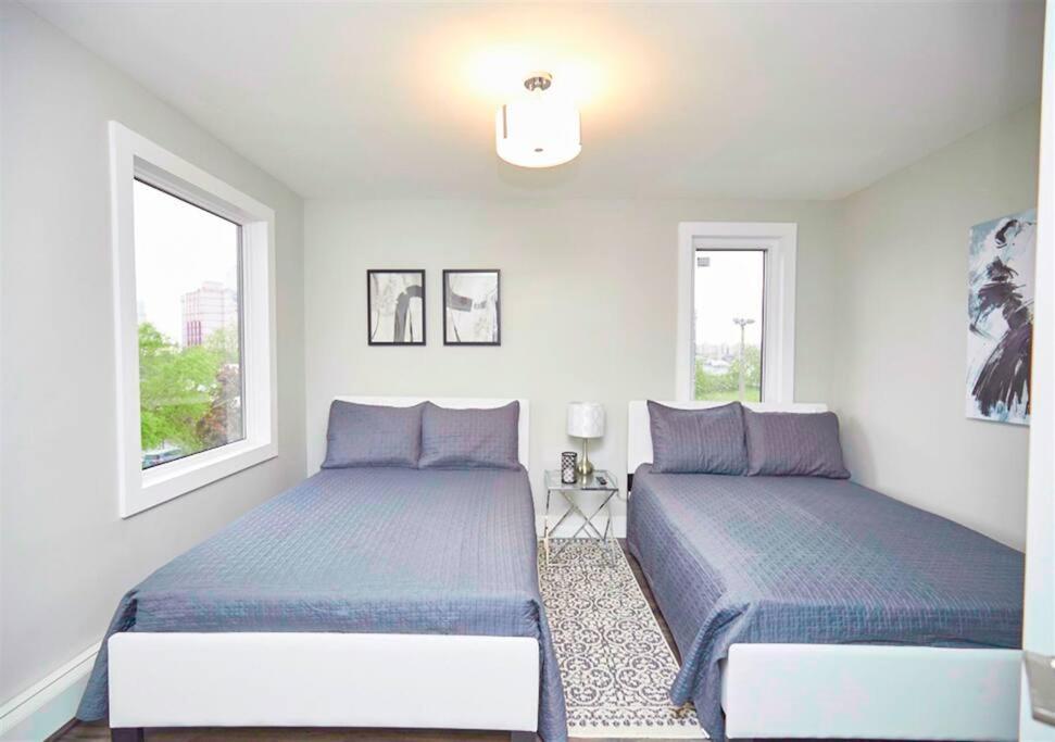 Luxury Boutique 2bedroom 4a * Niagara Falls