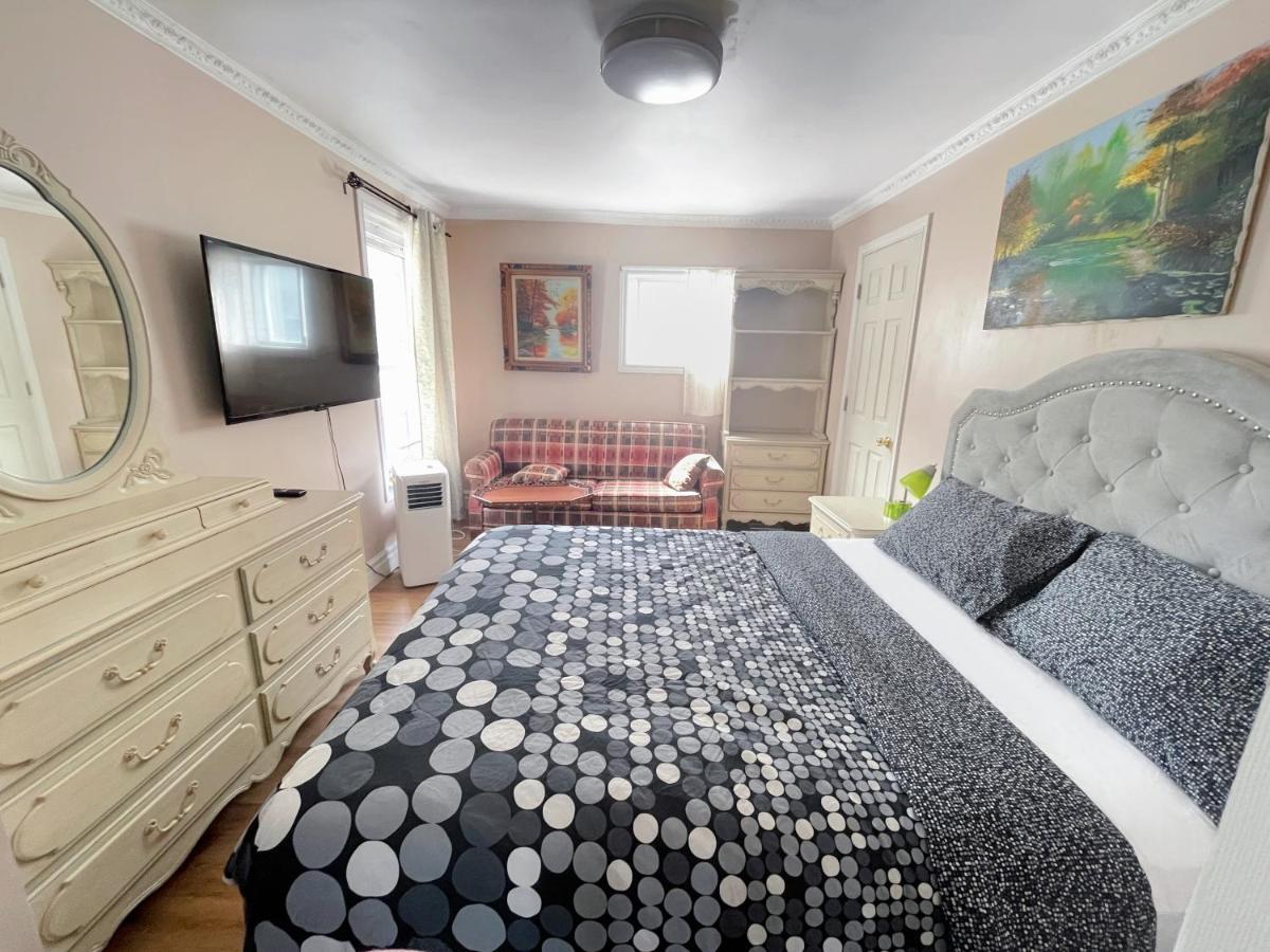 Fall Holiday - Close To The Fall, 3 Mins Drive Holiday home Niagara Falls