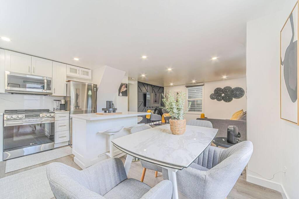 Cheerful 3 Bedroom House Niagara Falls