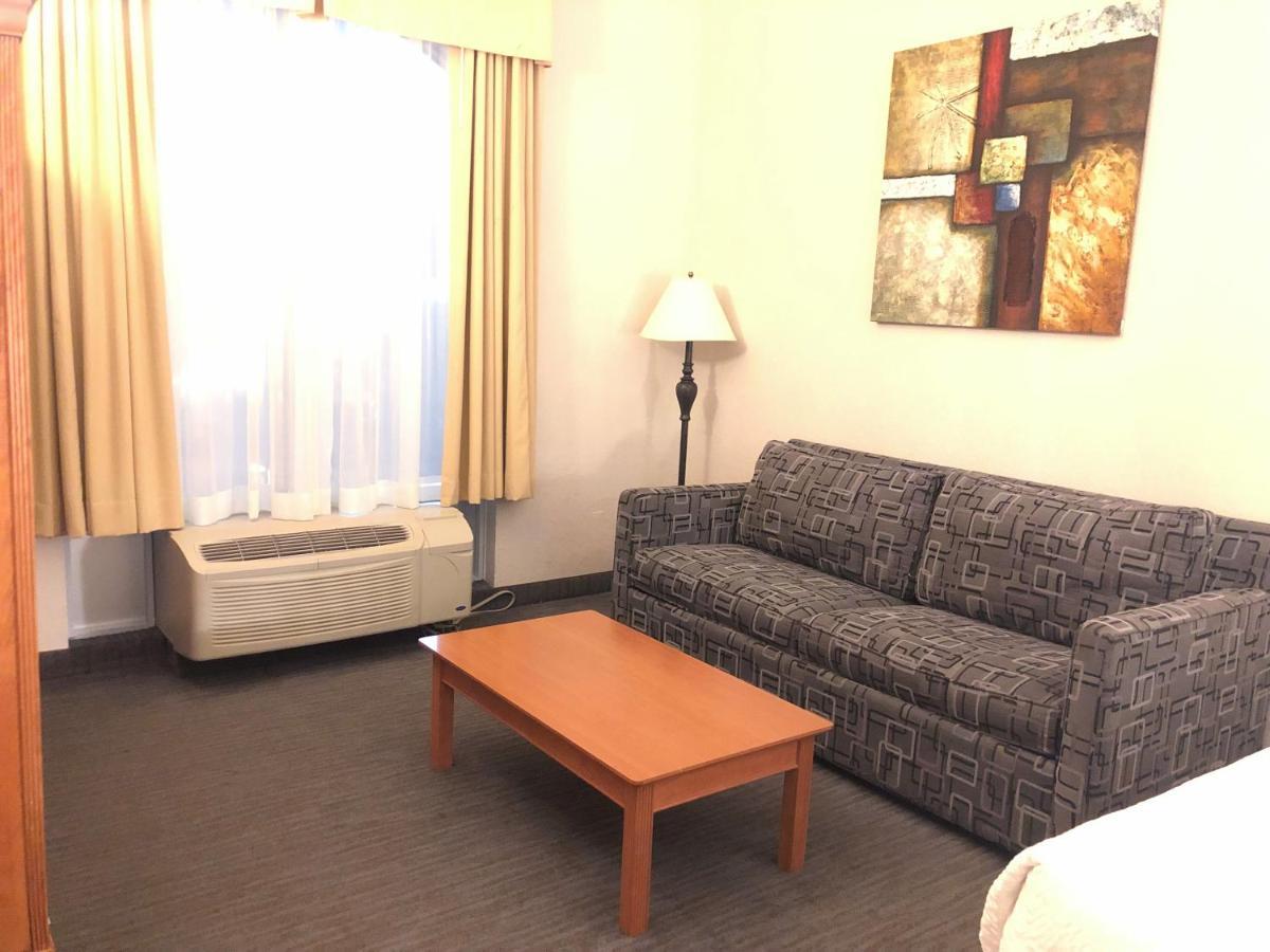Days By Wyndham Centre St By The Falls Hotel