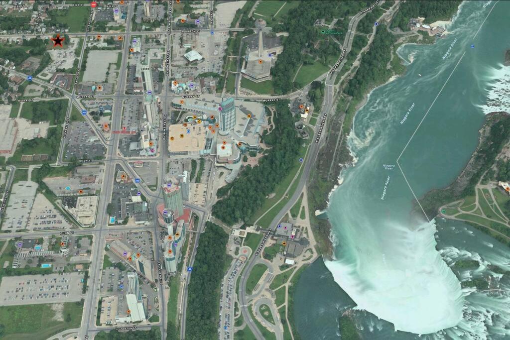 Holiday home Renovated - Walk To Falls & Tourist District Niagara Falls