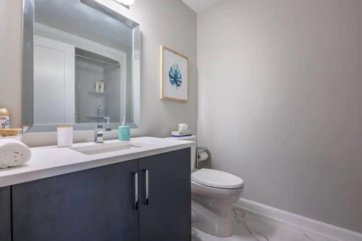 Modern 3bdr 3 Bath, Garage, Backyard, Theater * Niagara Falls
