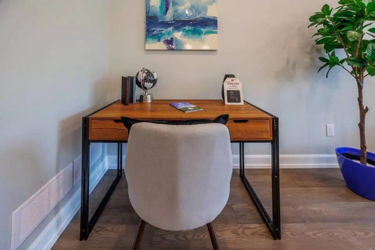 Modern 3bdr 3 Bath, Garage, Backyard, Theater Niagara Falls