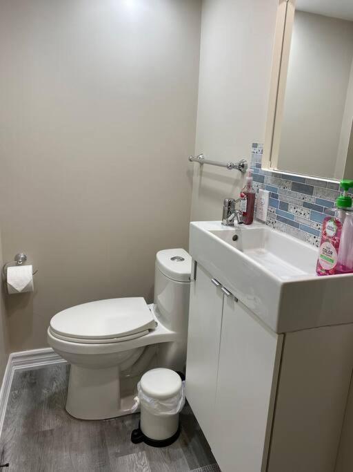 Holiday home Entire Basement With 3 Bedrooms