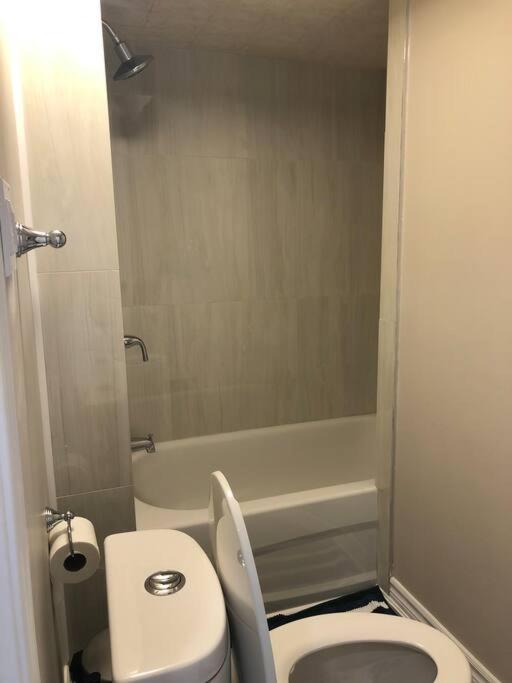 Holiday home Entire Basement With 3 Bedrooms *