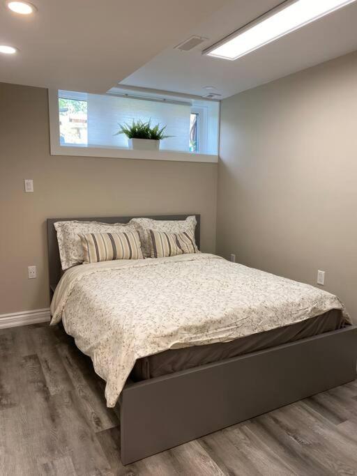 Holiday home Entire Basement With 3 Bedrooms *