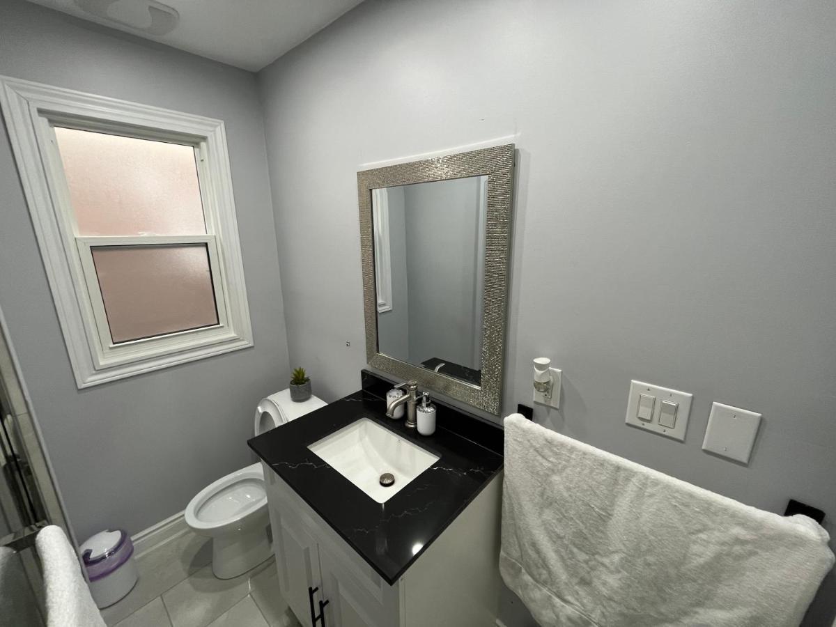 Renovated - Walk To Falls & Tourist District Holiday home