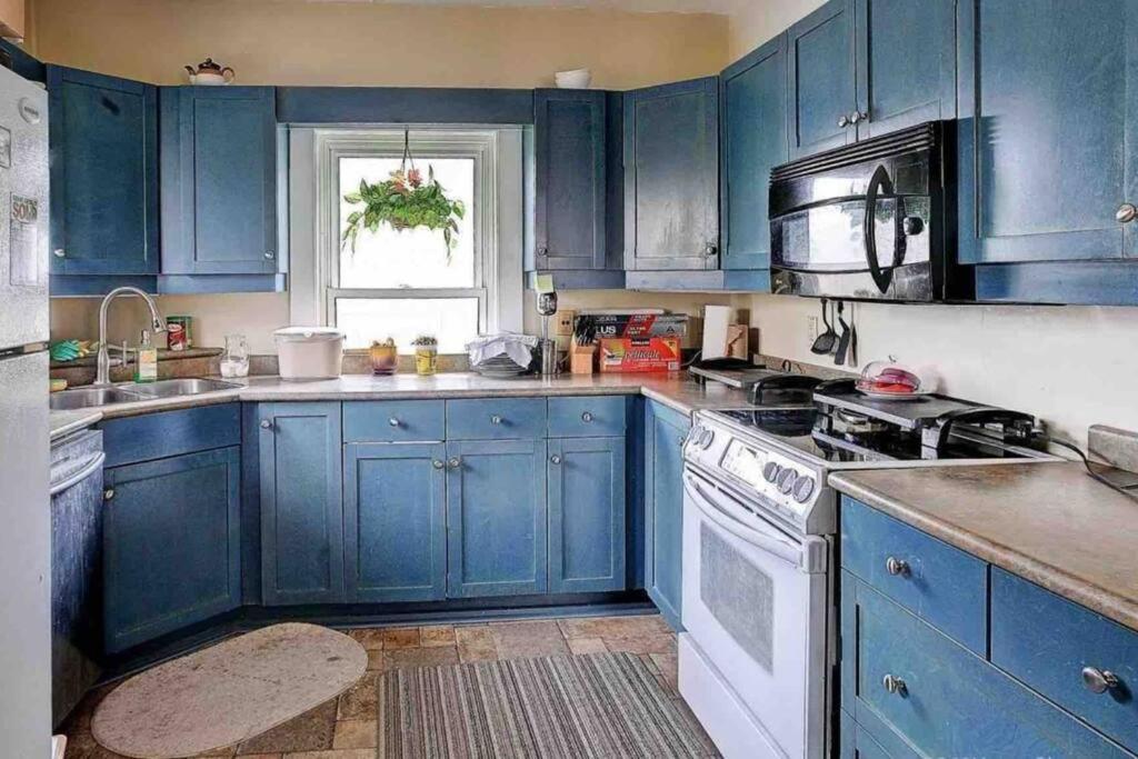 Two Bedrooms Unit With Jacuzzi And Great View * Niagara Falls