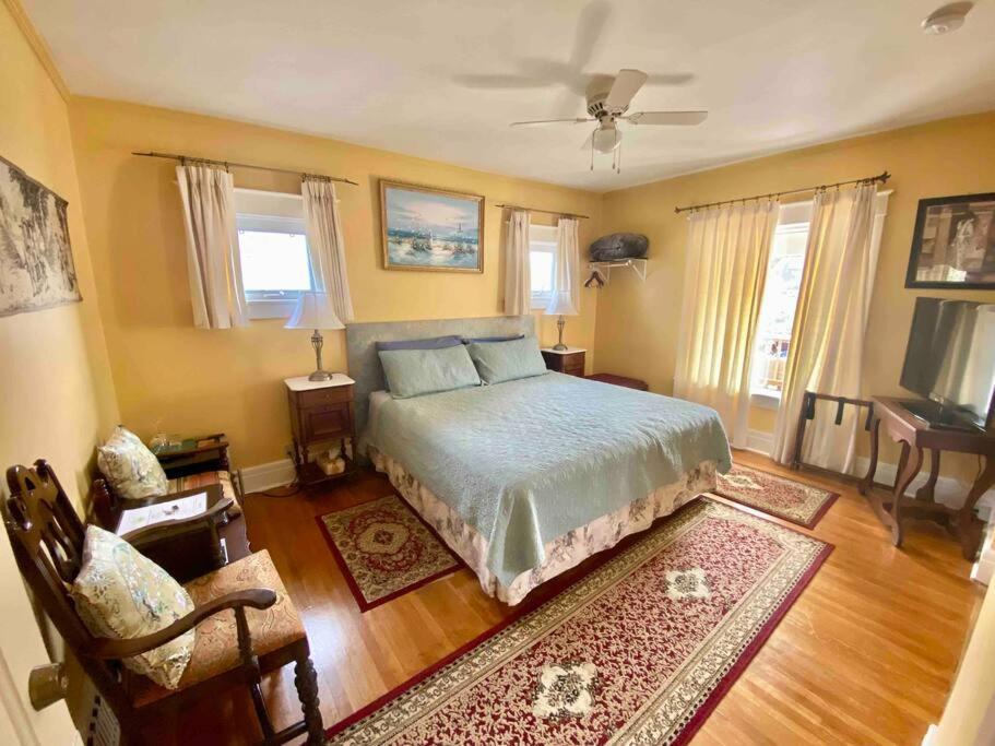 Two Bedrooms Unit With Jacuzzi And Great View * Niagara Falls